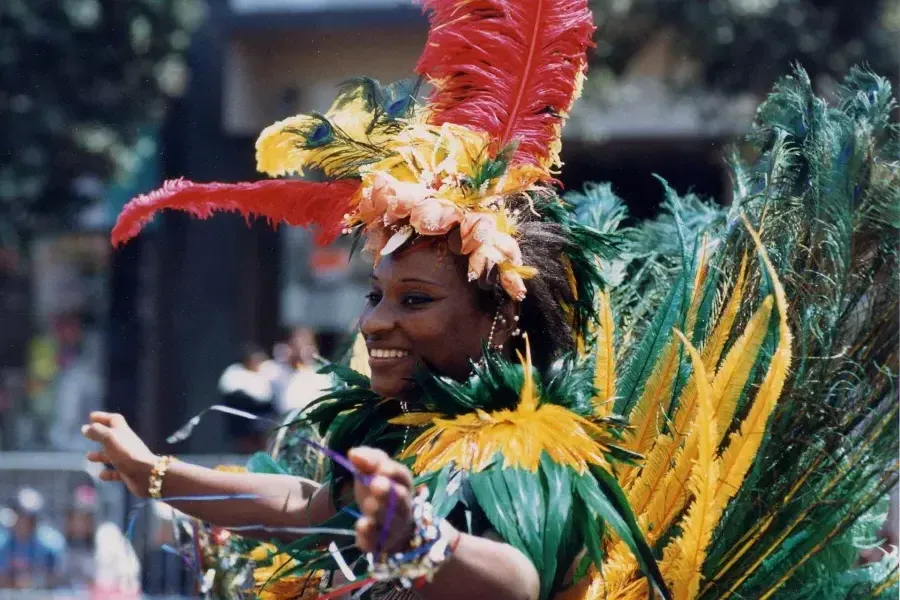 Dançarina na celebração do Carnaval